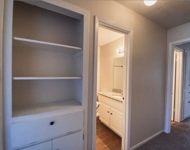 Building Photo - 609 S 5th St