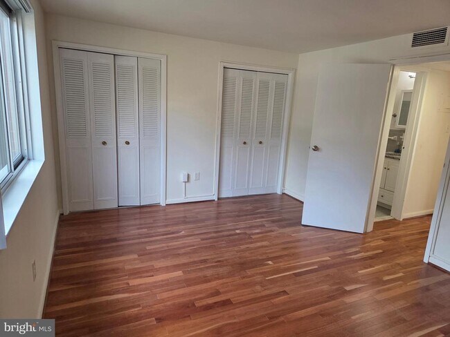 Building Photo - 10432 Rockville Pike