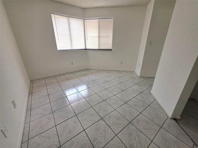 Building Photo - 9705 SW 138th Ave