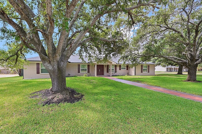 Building Photo - 1802 Carter Creek Pkwy