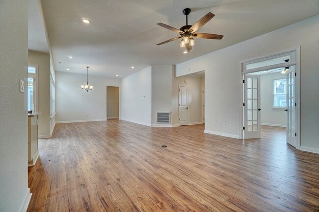 Building Photo - 4 bedroom condo in Suffolk