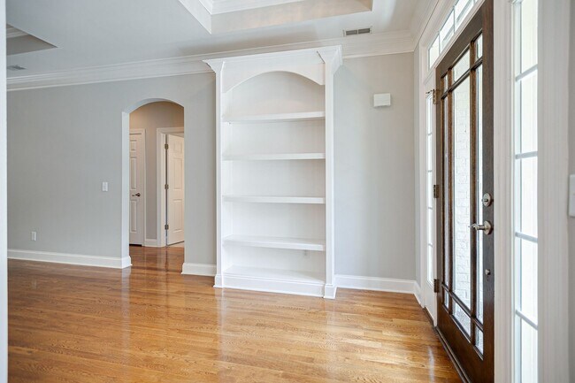 Building Photo - 143 Gardenia Way