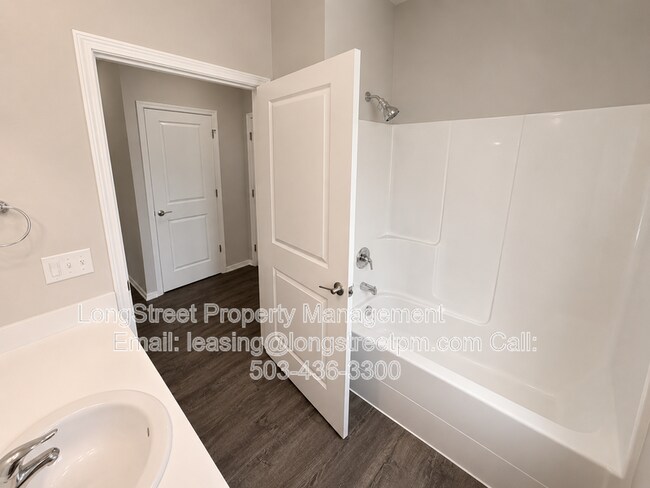 Building Photo - 3655 Pleasant View Dr NE