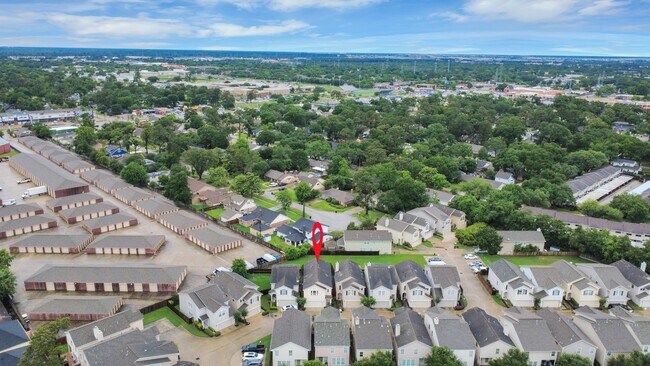 Building Photo - 10062 Hillside Bayou Dr