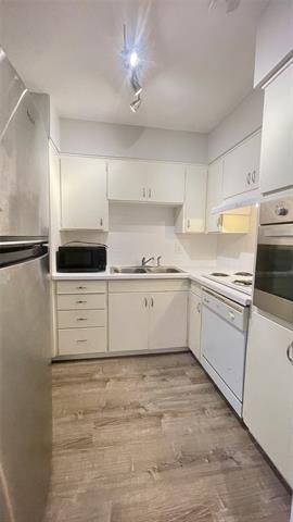 Building Photo - 3215 Douglas Ave