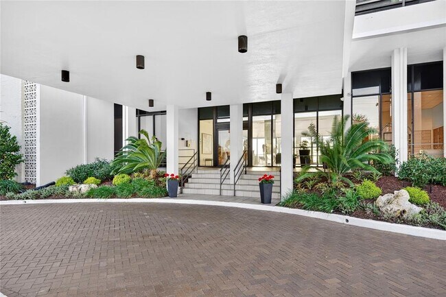 Building Photo - 770 S Palm Ave
