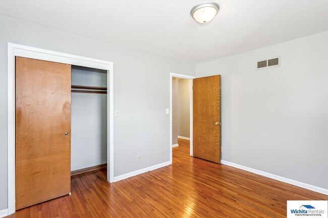 Building Photo - 8125 E Zimmerly St