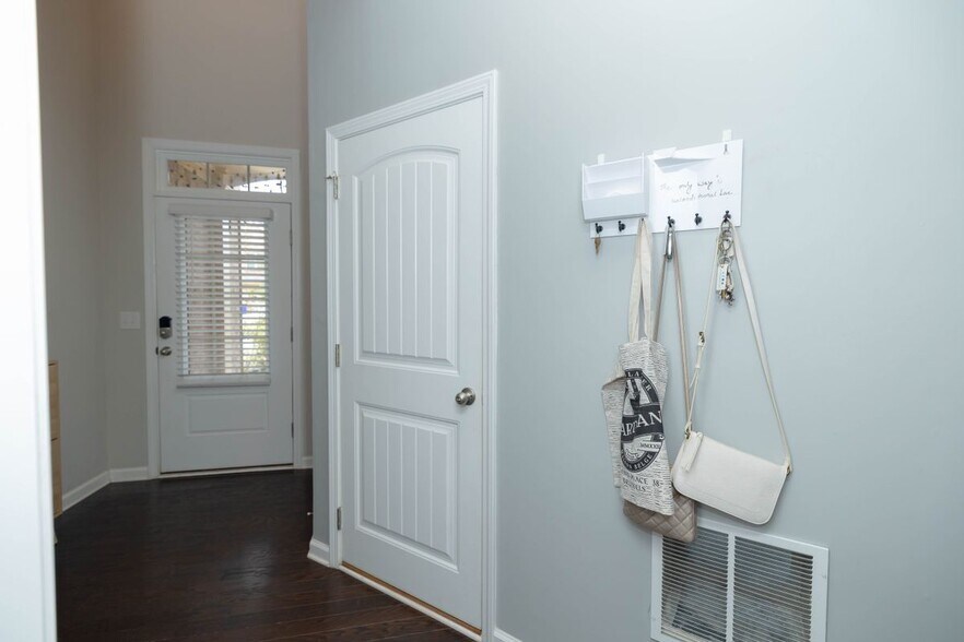 Building Photo - 7245 Heritage Oak Ct