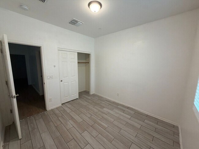Building Photo - 21391 W Monte Vista Rd