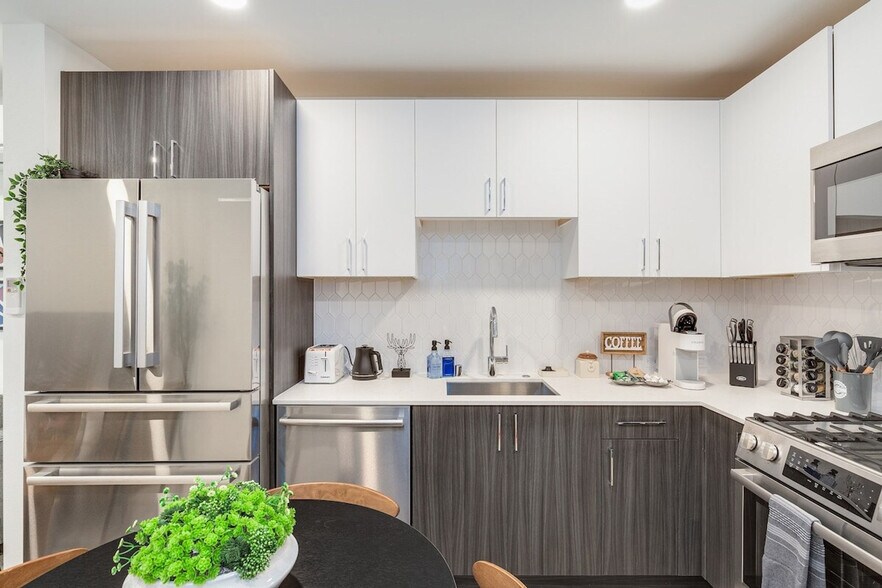 Building Photo - 1431 E Howell St