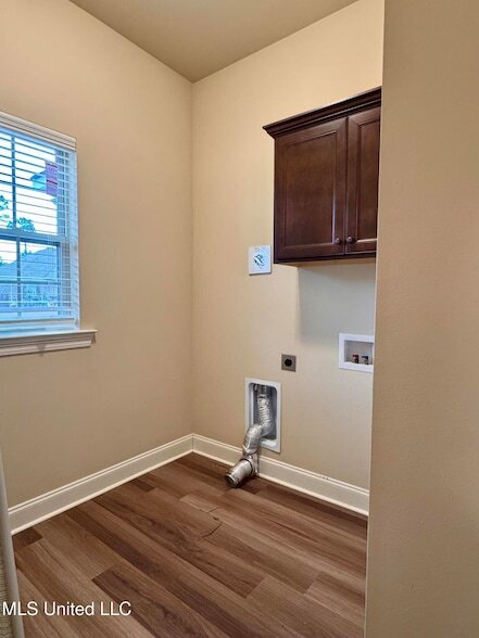 Building Photo - 9265 Natures Trl