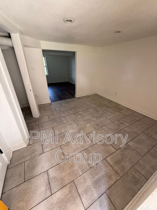 Building Photo - 1409 NE Sardou Ave