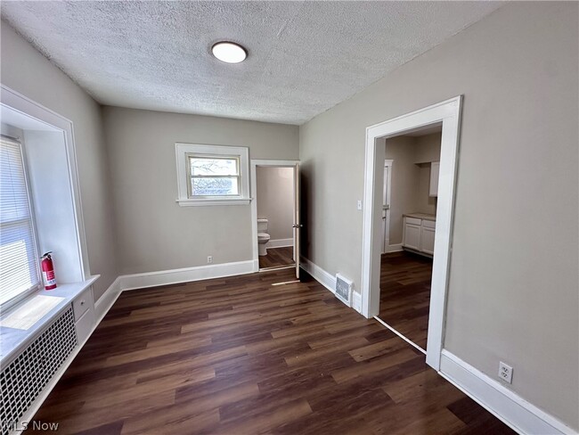 Building Photo - 484 Homer Ave