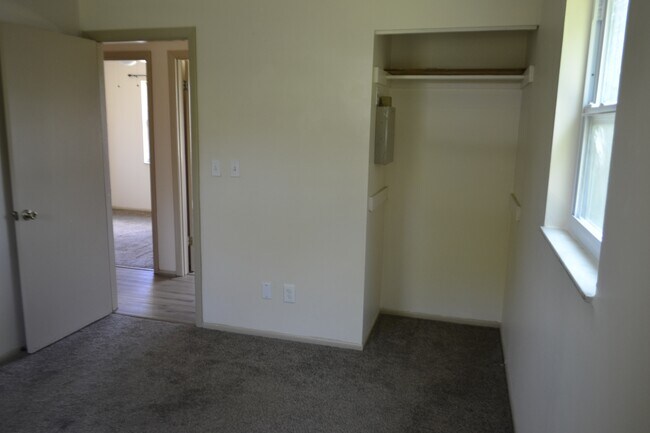 Building Photo - 1060 E Patrick Cir