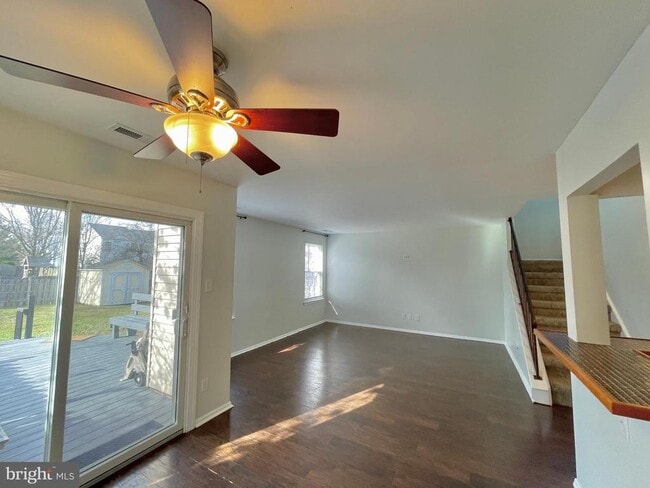 Building Photo - 7 N Hill Dr