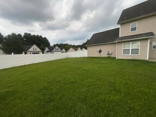 Building Photo - 223 Lochwood~The Hollies at Westgate