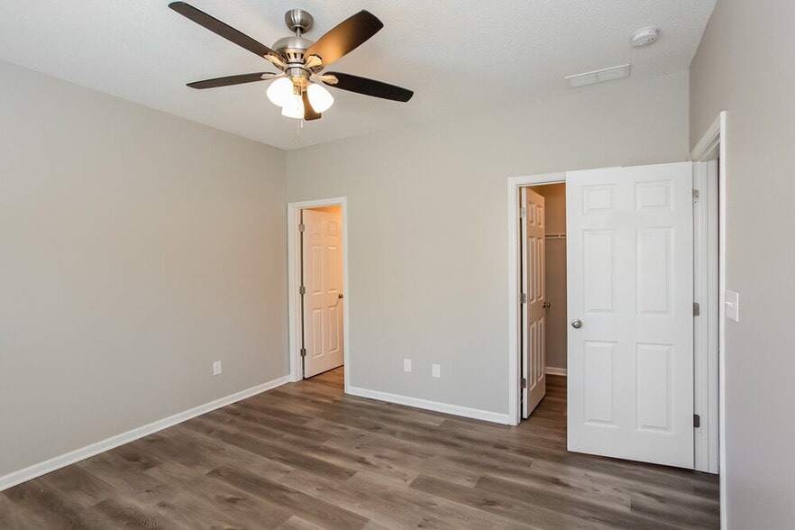 Building Photo - 7150 Parklake Pl