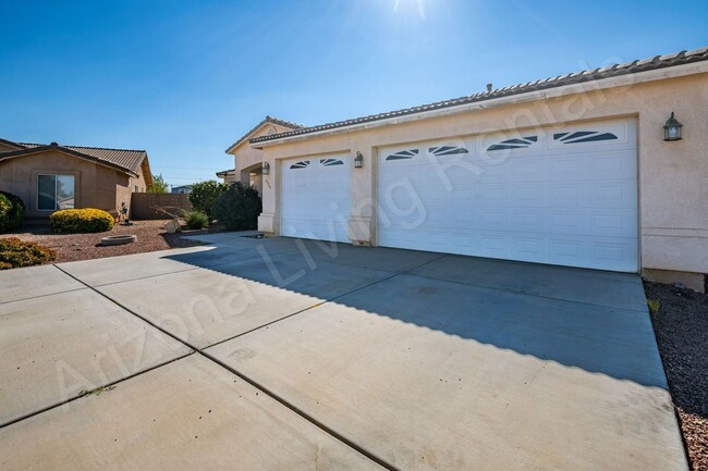 Building Photo - BEAUTIFUL CUL-DE-SAC HOME