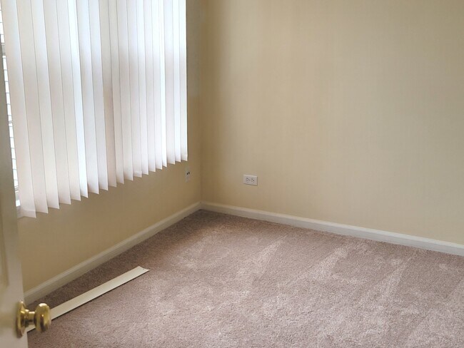 Building Photo - 3073 Kentshire Cir
