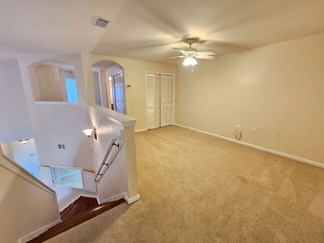 Building Photo - Large Melbourne Townhome