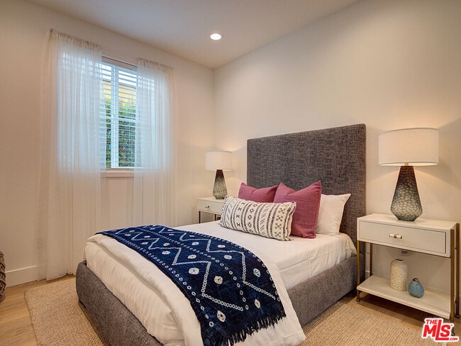 Building Photo - 1419 S Sierra Bonita Ave