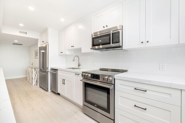 Building Photo - 2860 S Ocean Blvd