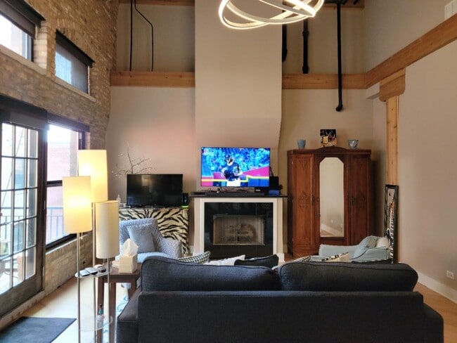 Building Photo - 226 N Clinton St