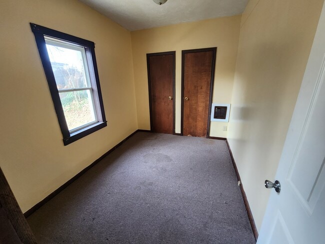Building Photo - Benjamin st apt#2