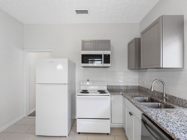 Building Photo - Affordable 3/1.5 West Tampa Home