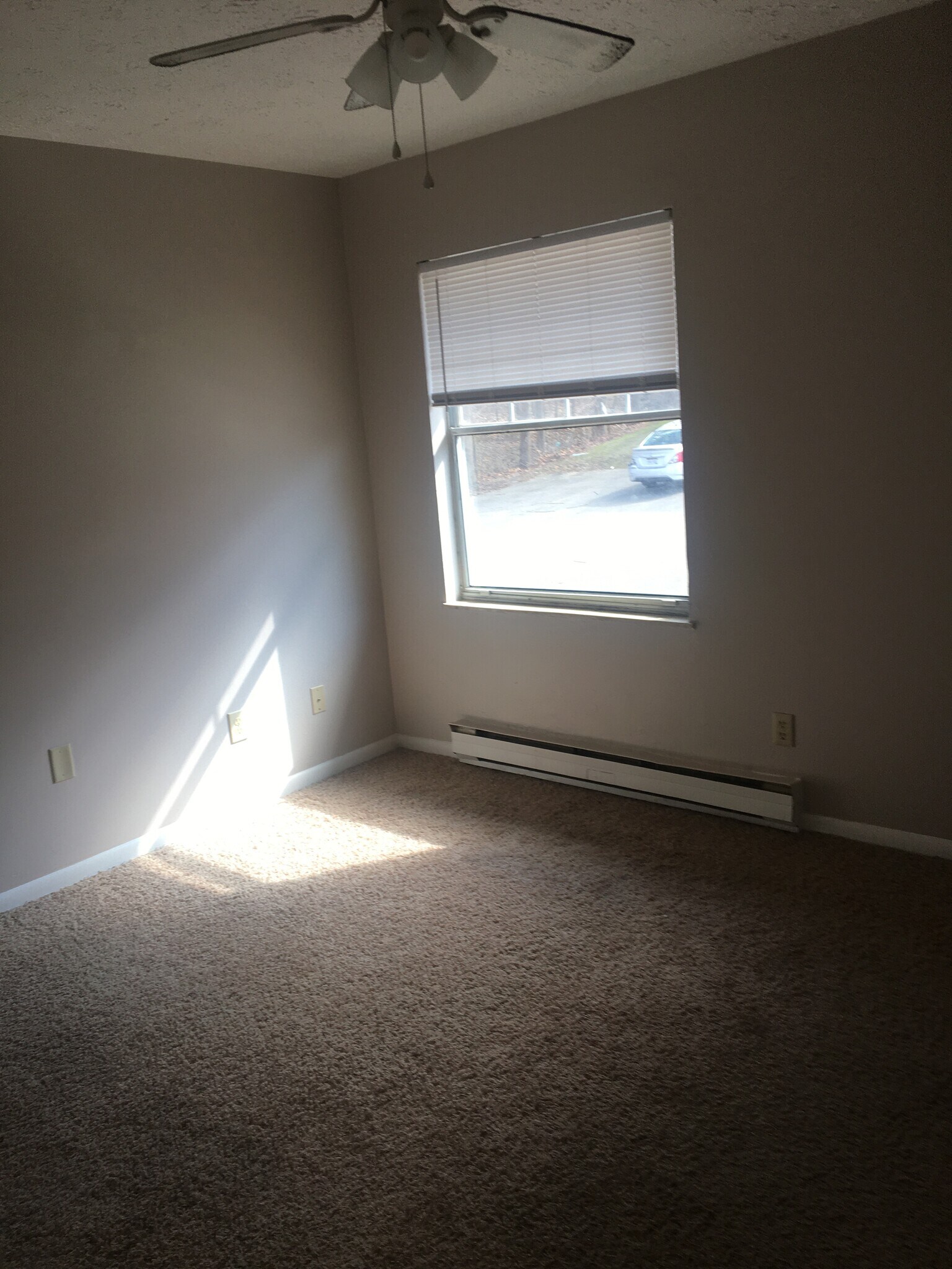 Building Photo - 1100 Eastgate Mnr