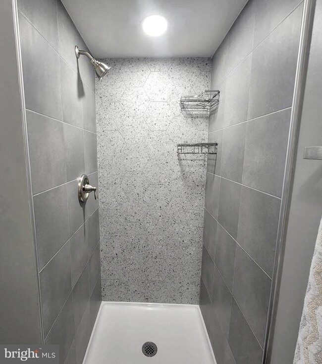 Building Photo - 16 Pickwick Pl