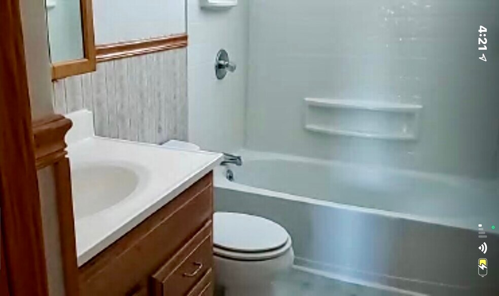 Main Bathroom - 90 Water St