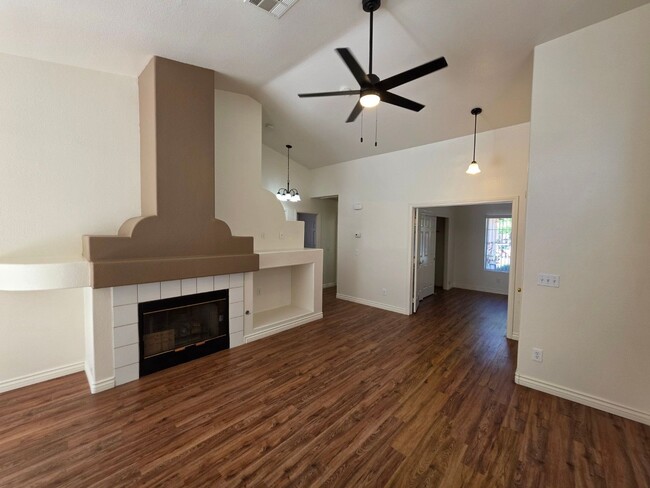 Building Photo - Beautiful Single Story Home