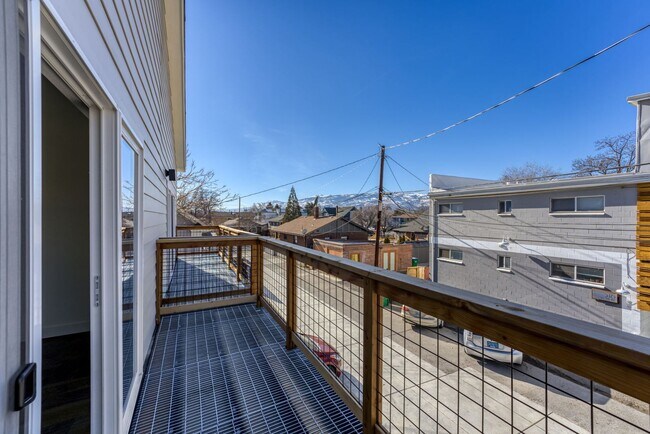 Building Photo - MidTown Gem - Fully Renovated W Large Rooms