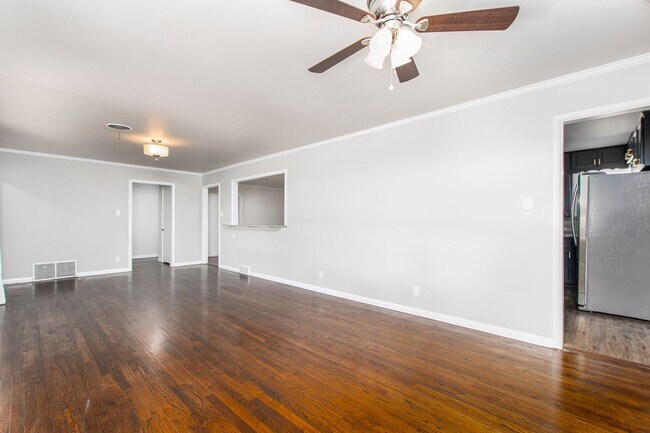 Building Photo - Renovated 3 Bed / 2 Bath Brick Home with 2-Car Garage & Fenced Yard in North Temple