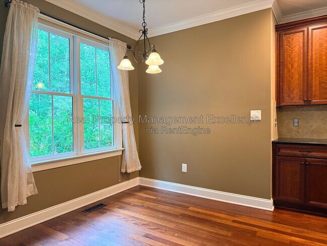 Building Photo - 616 Lake Artesia Ln