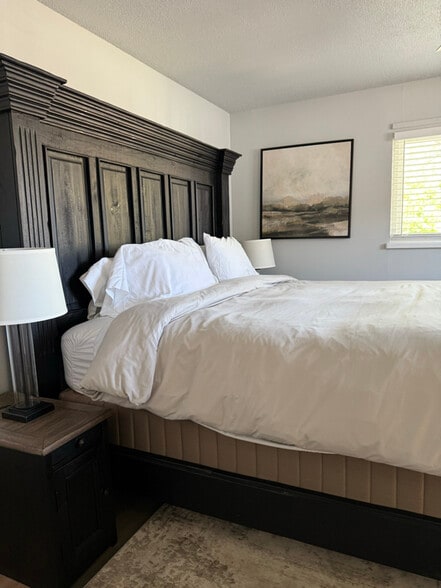 Building Photo - 506-533 33 Rd