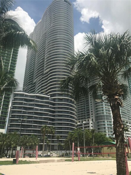 Building Photo - 488 NE 18th St