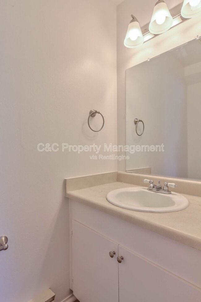 Building Photo - 130 Miles Ln