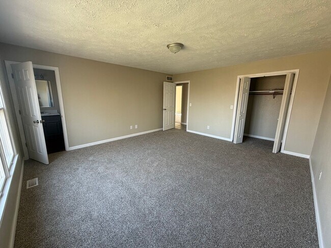 Building Photo - AVAILABLE APRIL 3RD