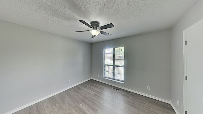 Building Photo - 3 Bedroom 2 Bath Home Conveniently Located in Moore