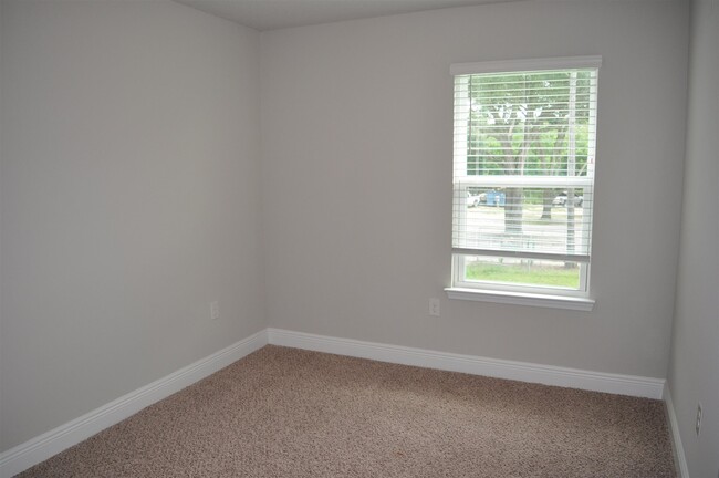 Building Photo - 6060 Royal Port Ct