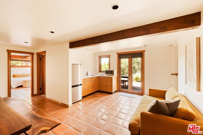 Building Photo - 21071 Waveview Dr