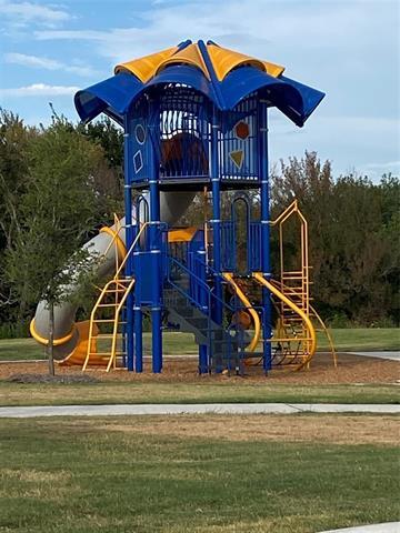 Building Photo - 1215 Fairford Rd