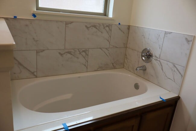 Building Photo - Brand New Home Shawnee OK. First Month Free!