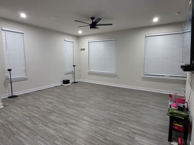 Building Photo - 9773 Oaklawn Blvd NW