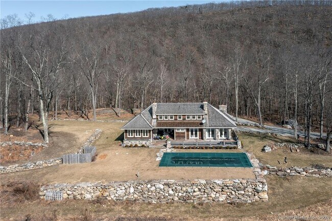Building Photo - 121 Quaker Hill Rd