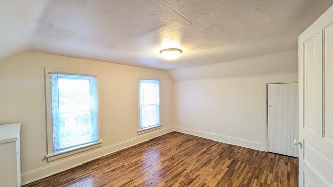 Building Photo - 340 Marble St