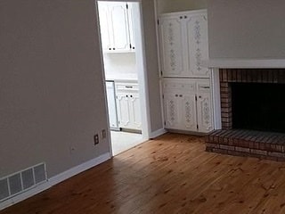 Fireplace - 2005 Rexford Rd