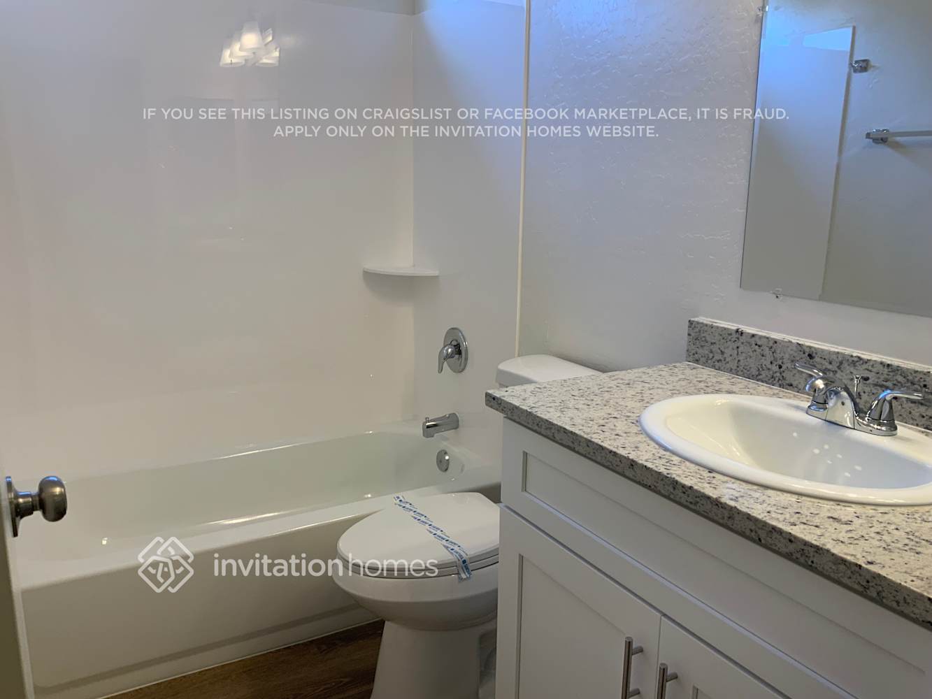 Building Photo - 10538 W Roanoke Ave